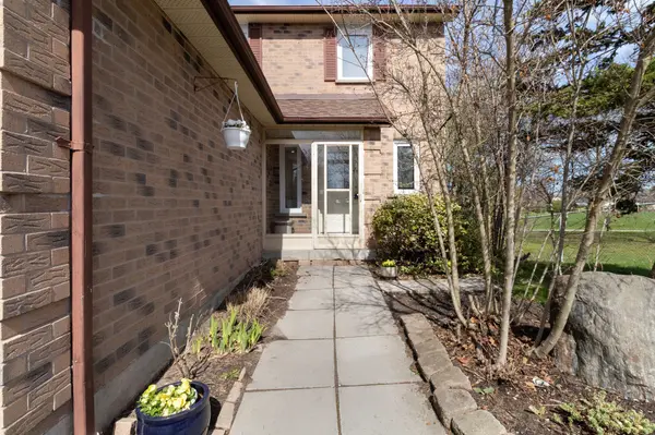 62 Humphrey DR, Ajax, ON L1S 4Z2