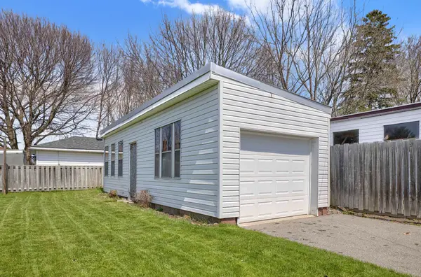 590 Olive AVE, Oshawa, ON L1H 2R5