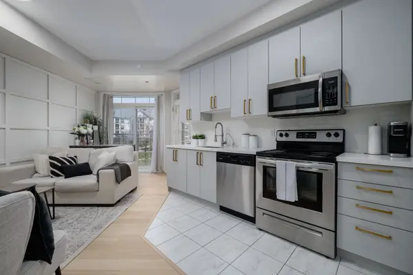 84 Aspen Springs DR #201, Clarington, ON L1C 0V3