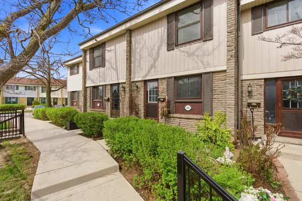 2779 Gananoque DR #40, Mississauga, ON L5N 2E4