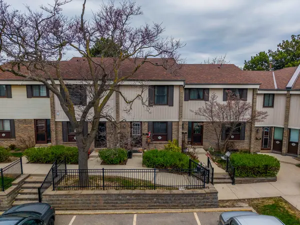 2779 Gananoque DR #40, Mississauga, ON L5N 2E4