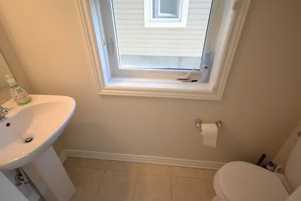 711 Juneberry LN, Kanata, ON K2V 0K1