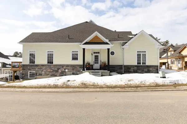 2 Leeds CT, Bracebridge, ON P1L 0B7