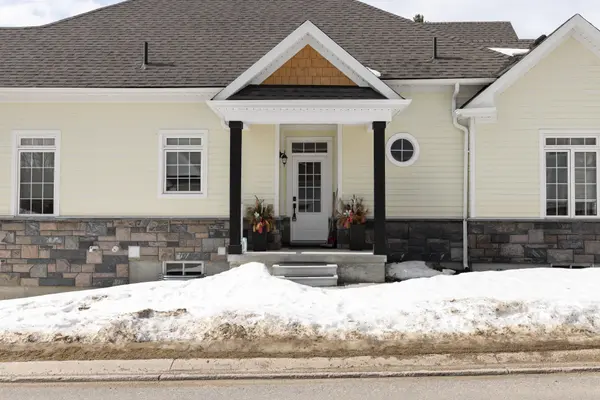 2 Leeds CT, Bracebridge, ON P1L 0B7