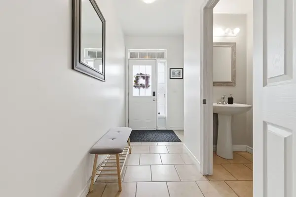 843 Newmarket LN, Kingston, ON K7K 0C8