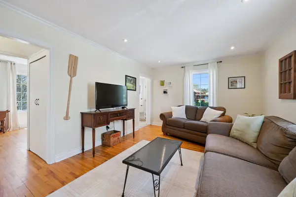 476 Paisley RD, Guelph, ON N1H 2R6