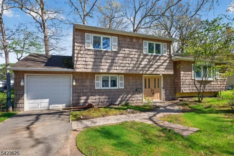 14 Bunyan Dr, Livingston Twp., NJ 07039