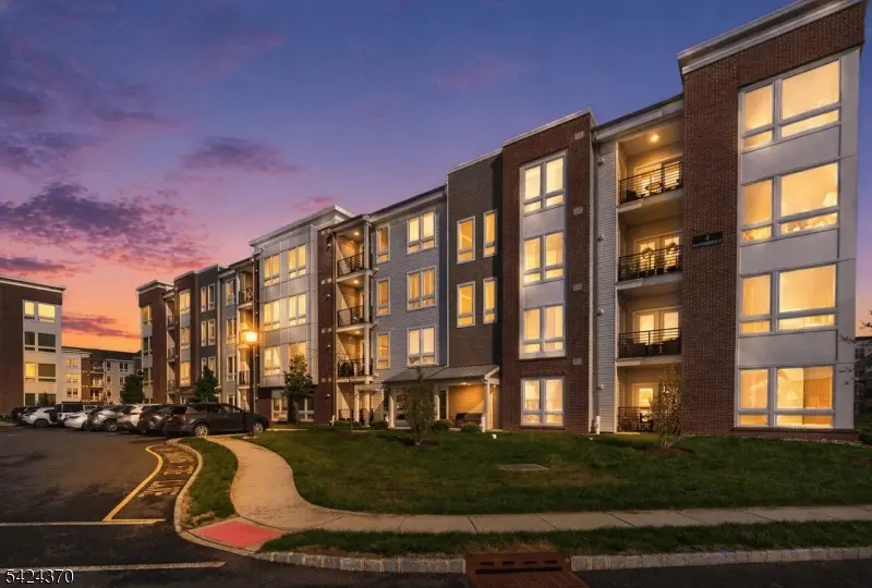 4 Vanderbilt Blvd #404, Florham Park Boro, NJ 07932