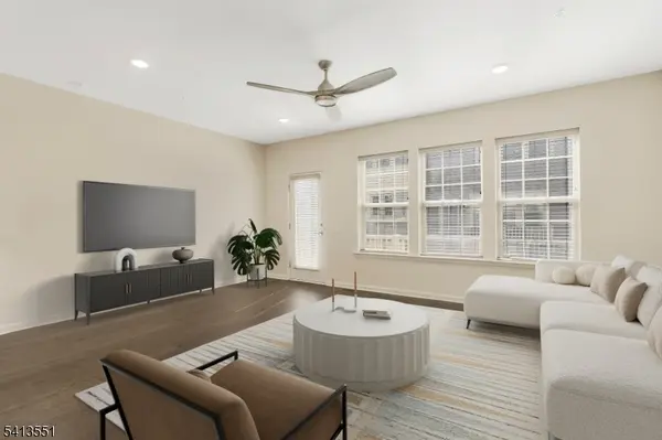 17 Gala Ct, Livingston Twp., NJ 07039