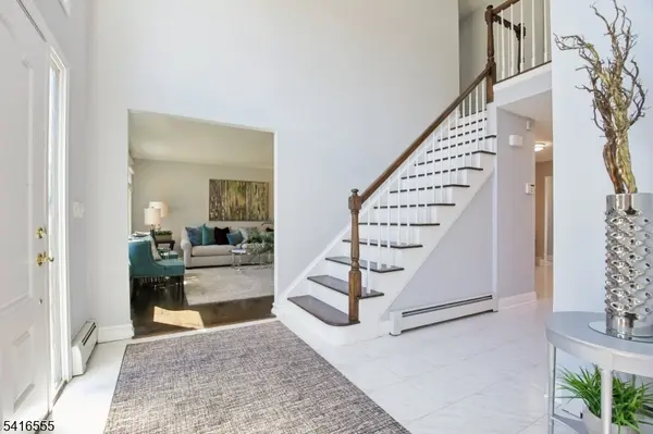 17 Garden St, East Hanover Twp., NJ 07936