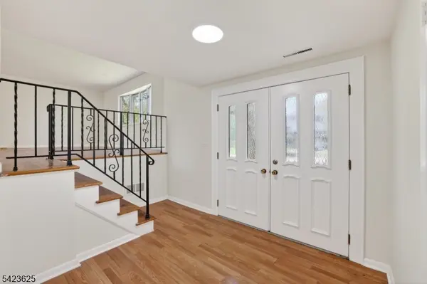 14 Bunyan Dr, Livingston Twp., NJ 07039