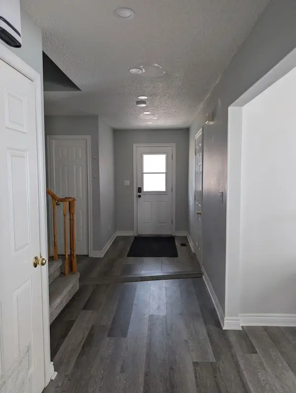 20 Newport AVE, Clarington, ON L1E 2B8