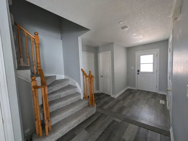 20 Newport AVE, Clarington, ON L1E 2B8