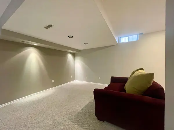 824 College Manor DR #Lower, Newmarket, ON L3Y 8G6