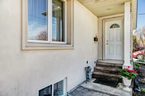 25 Burlingame RD, Toronto W06, ON M8W 1Y7