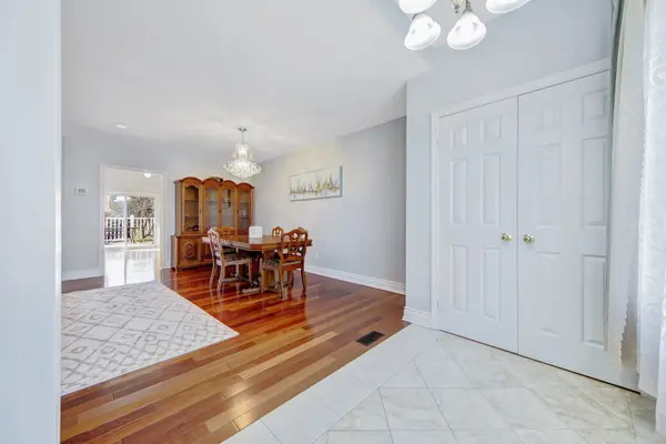 25 Burlingame RD, Toronto W06, ON M8W 1Y7