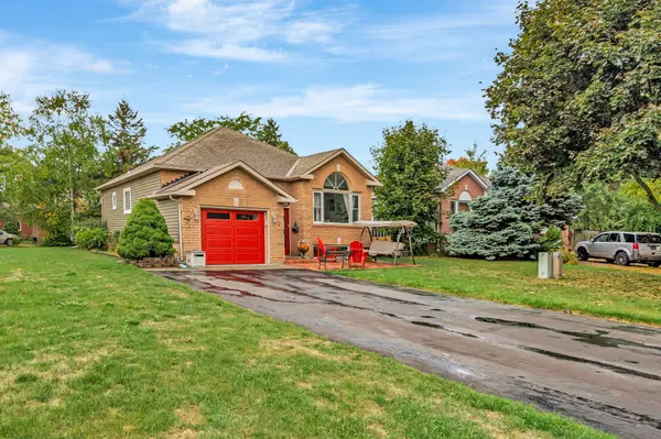 2 Marchmont PL, Belleville, ON K8P 5E4