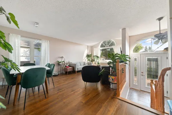 2 Marchmont PL, Belleville, ON K8P 5E4