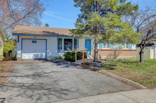 2336 Ogilvie RD, Beacon Hill North - South And Area, ON K1J 7N6