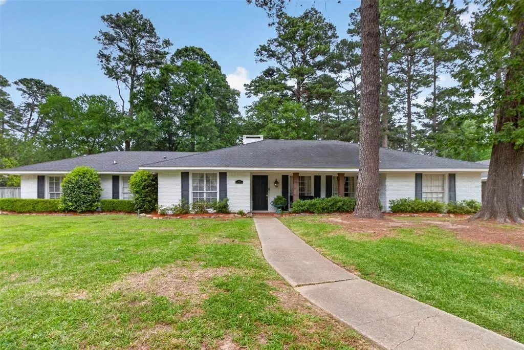 8321 Spring Lake Drive, Shreveport, LA 71106