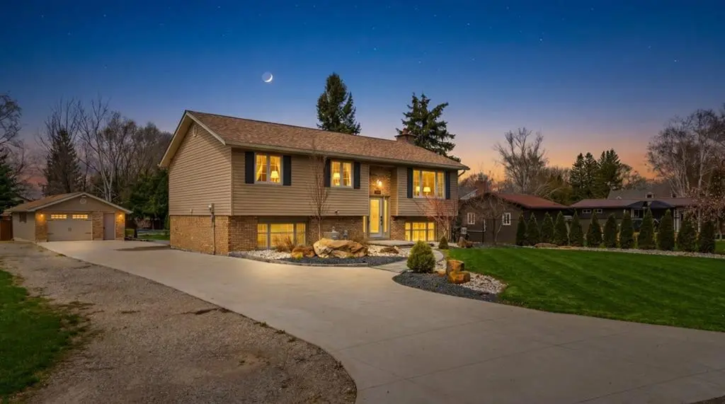 5410 LAKE VALLEY GROVE Road, Lambton Shores, ON N0N 1J7