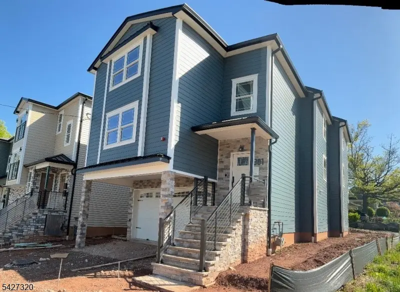 301 Chilton St, Elizabeth City, NJ 07208