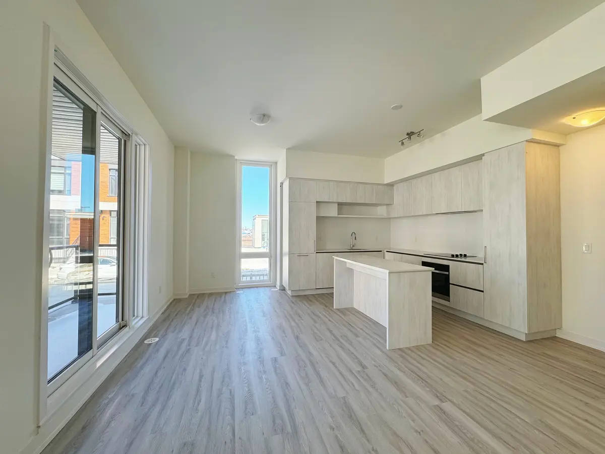 15 David Eyer RD #1412, Richmond Hill, ON L4S 0N2