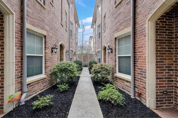 3200 Ross Avenue #28, Dallas, TX 75204