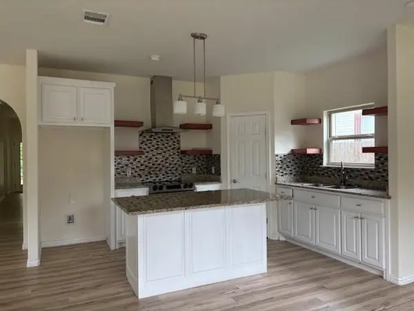 1217 W 11th Avenue, Corsicana, TX 75110