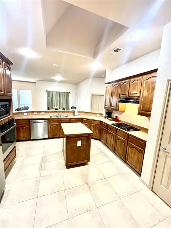 1113 Devonshire Drive, Glenn Heights, TX 75154