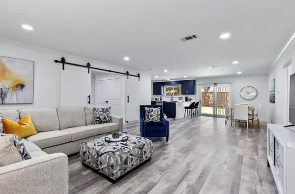 1044 Meadowbrook Drive, Grapevine, TX 76051