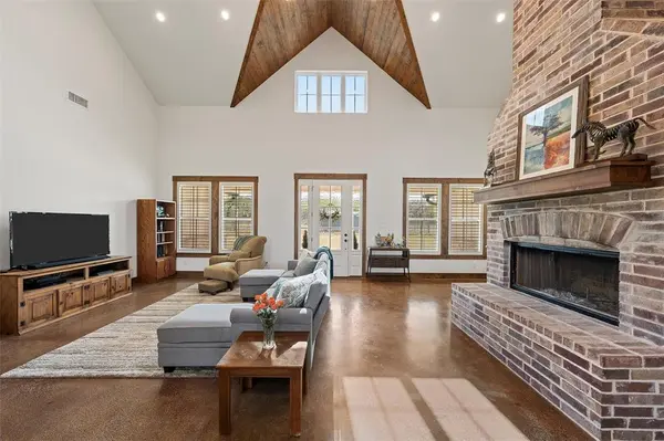 399 Satin Rd, Chilton, TX 76632