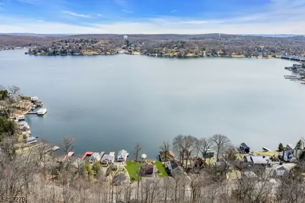 301 Lakeside Blvd, Hopatcong Boro, NJ 07843