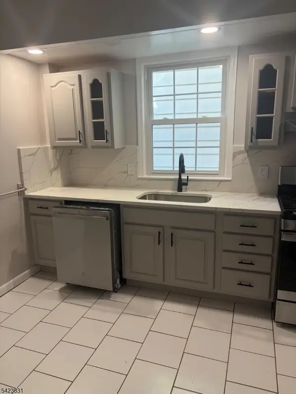 819 Garden St #1, Elizabeth City, NJ 07202