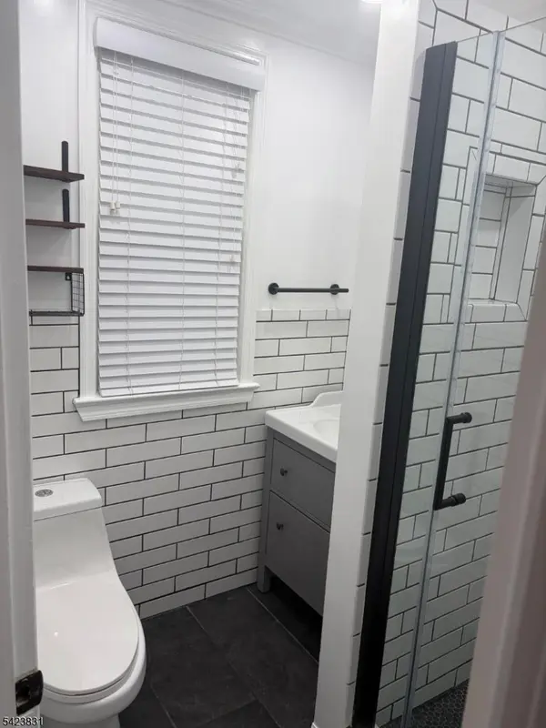 819 Garden St #1, Elizabeth City, NJ 07202