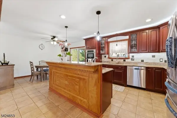 16 Hogback Rd, Franklin Twp., NJ 08867