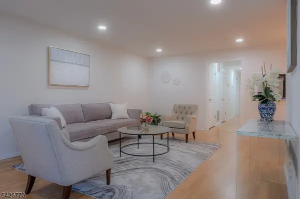 8 Amethyst Way #8, Franklin Twp., NJ 08823