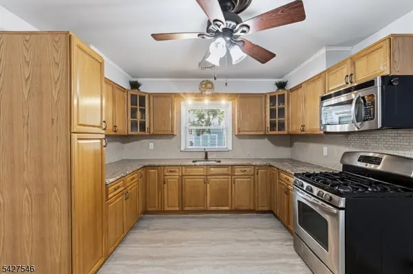 555 Riverside Dr, Elizabeth City, NJ 07208