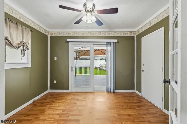 555 Riverside Dr, Elizabeth City, NJ 07208