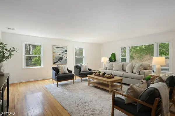 42 Ash Ln, Randolph Twp., NJ 07869