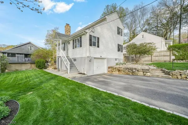 18 Cabot Ln, Kinnelon Boro, NJ 07405