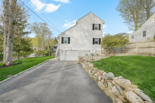 18 Cabot Ln, Kinnelon Boro, NJ 07405