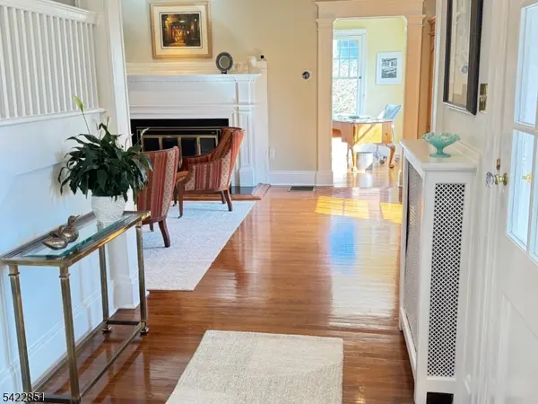 27 Maple Ter, Maplewood Twp., NJ 07040