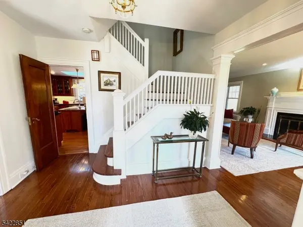 27 Maple Ter, Maplewood Twp., NJ 07040