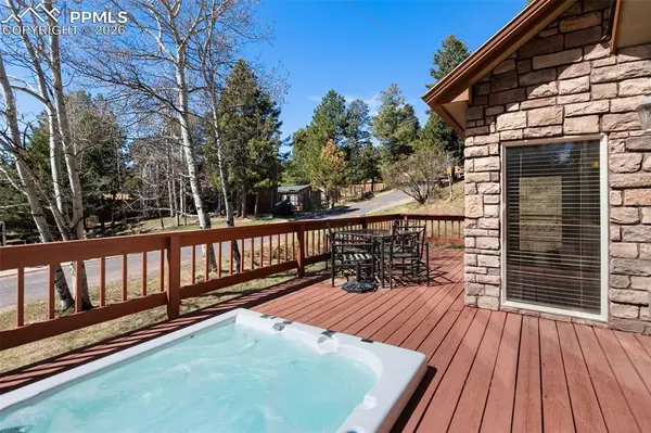 400 Hillcrest ST, Woodland Park, CO 80863