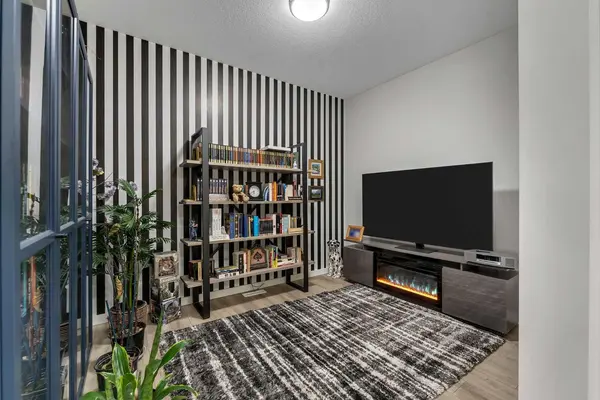 341 Walcrest VW SE, Calgary, AB T2X 4V9