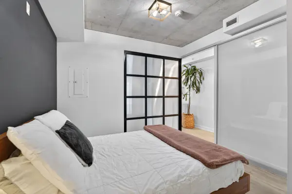 109 Ossington AVE #322, Toronto C01, ON M6J 0G1