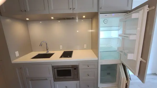 155 Yorkville AVE #1013, Toronto C02, ON M5R 1C4