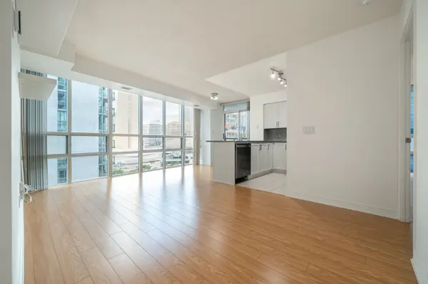 30 Grand Trunk CRES #1002, Toronto C01, ON M5J 3A4