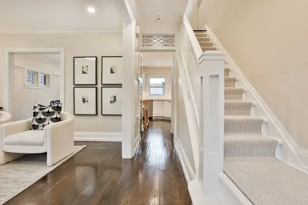 25 Whitewood RD, Toronto C10, ON M4S 2X8